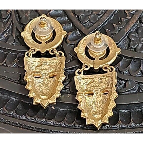Vintage Avon Gold Tone African Mask Brooch & Earrings Set Aztec Mayan Tribal - Picture 7 of 10